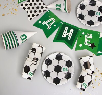 Набор бумажной посуды «С днём рождения, Футболист», 6 тарелок , 1 гирлянда , 6 стаканов, 6 колпаков